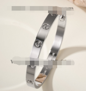 621431700 Classics Love Bracelet White Gold